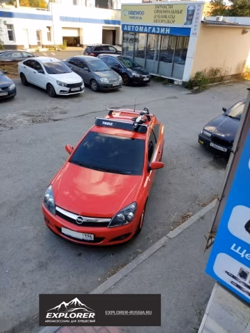 Фото велобагажника Thule ProRide 598 на Opel Astra