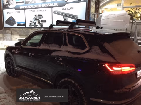 Фото установки крепления Thule XTENDER 739 для перевозки 6-и пар лыж, выдвижное