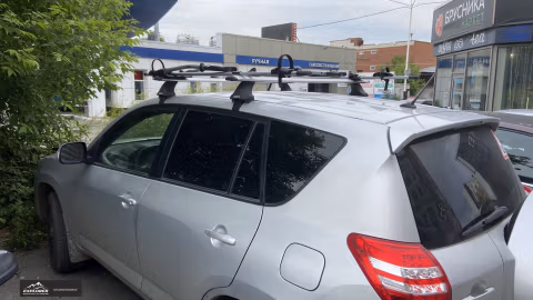 Фото велобагажника Thule FreeRide 532 на Toyota RAV 4