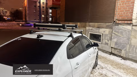 Фото багажника (крепление) для перевозки лыж и сноубордов LUX ЭЛЬБРУС 750 арт.601690 на Kia Rio
